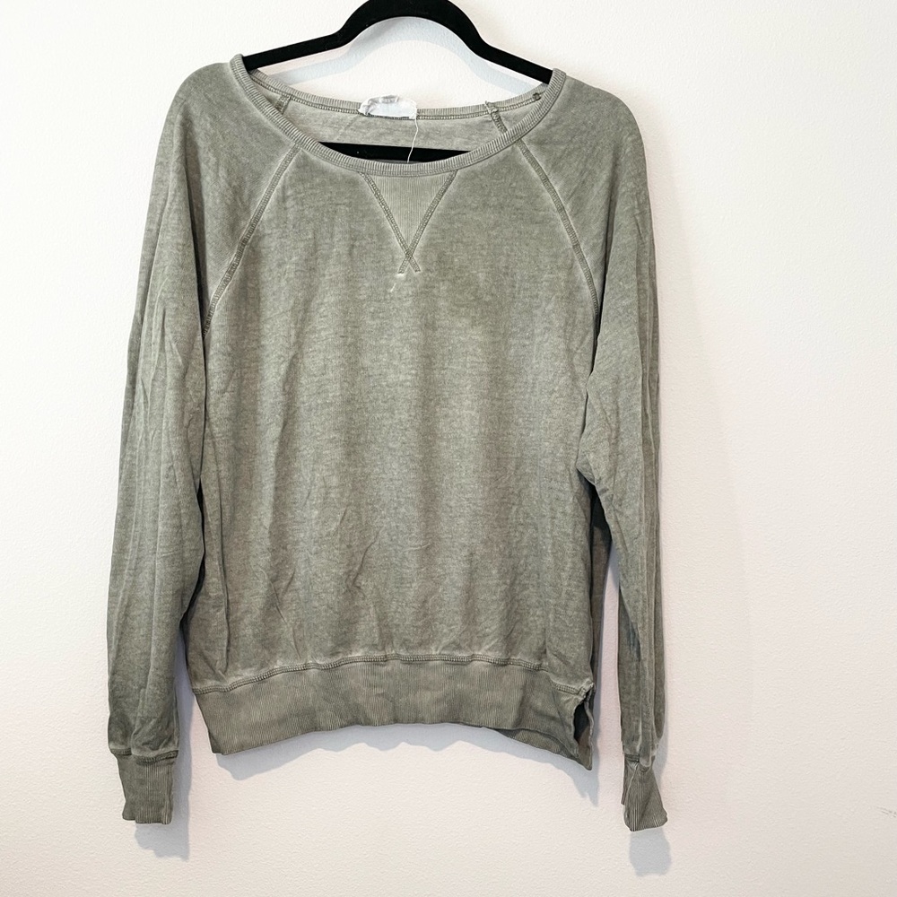 Cloud Chaser camo green thin crewneck long sleeve size XL